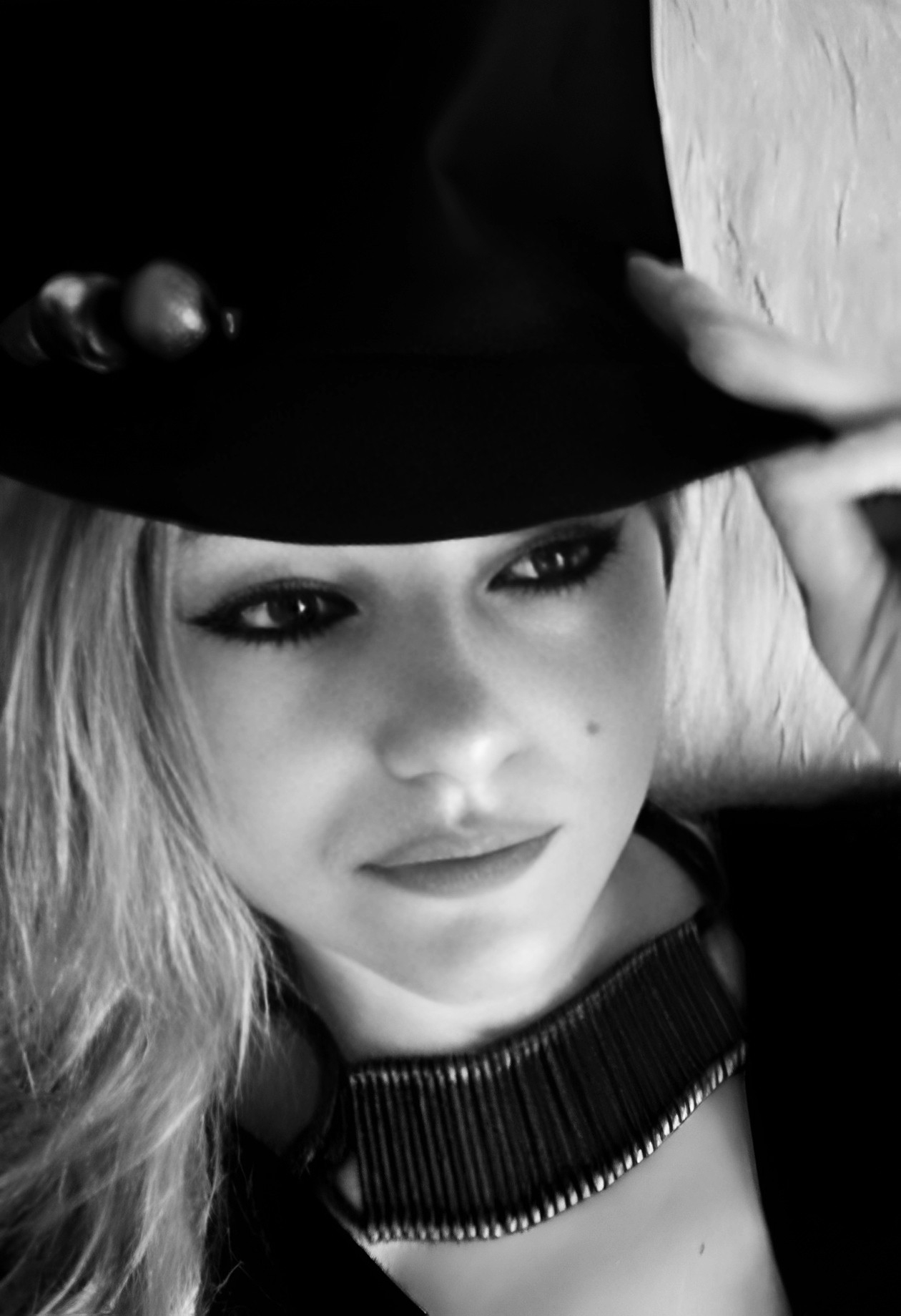 Romi, Hats, Gloves 12