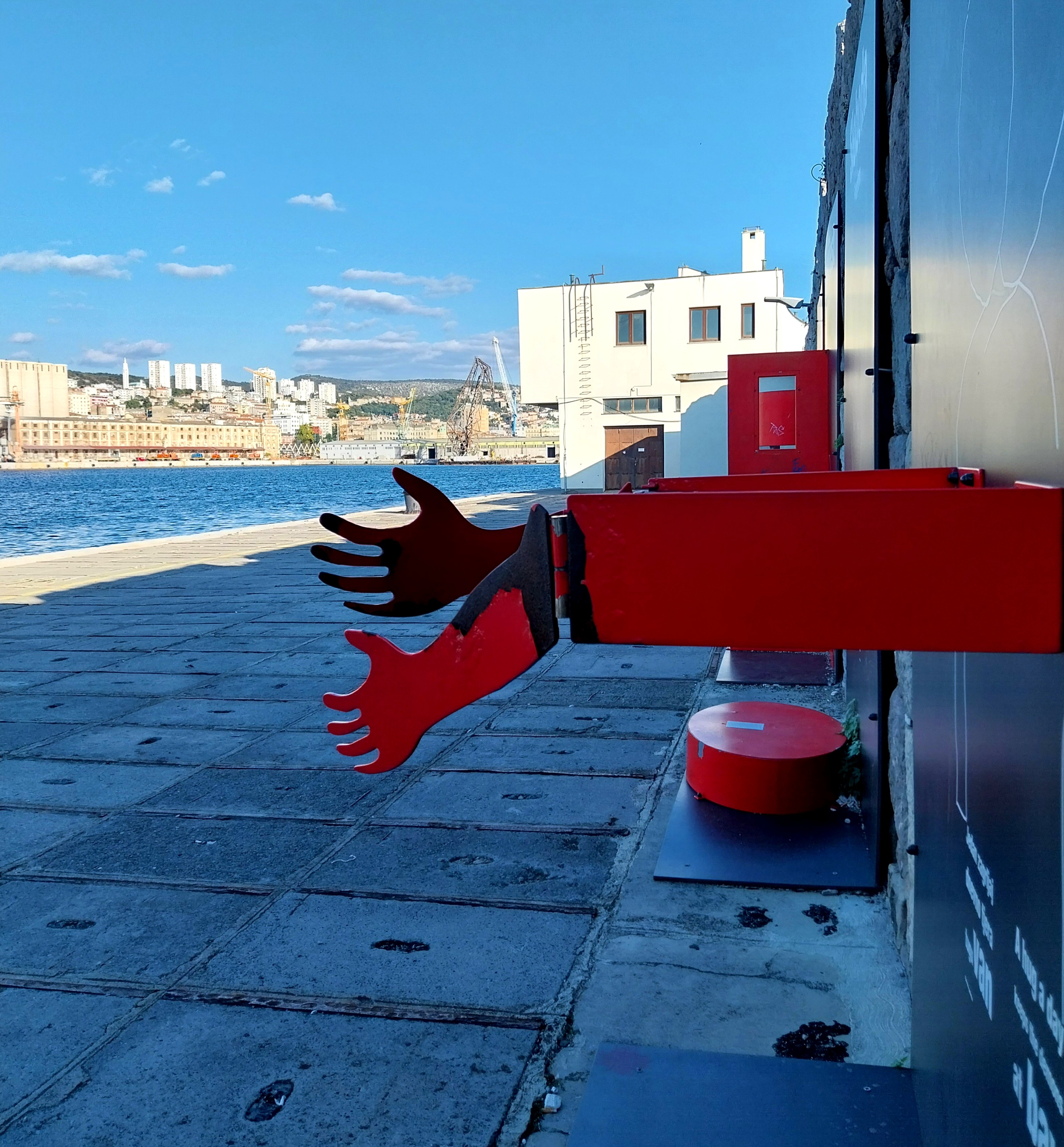 Molo Longo Hands-Rijeka