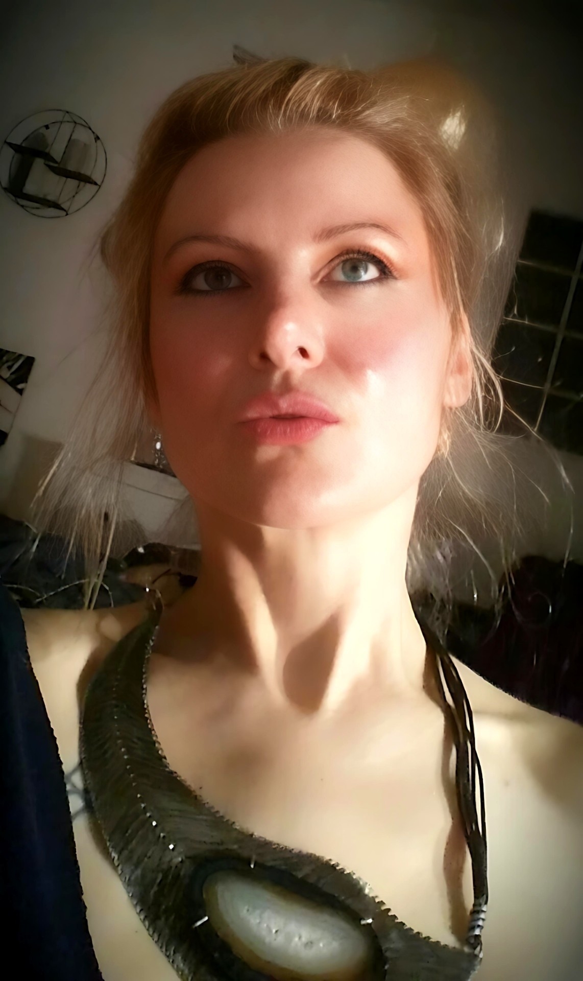Romi With The Peacock Feather Necklace & Mirrors 8